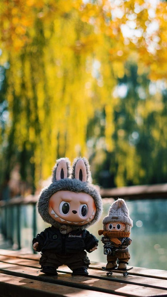 Golden Garden Duo Labubu Wallpaper
